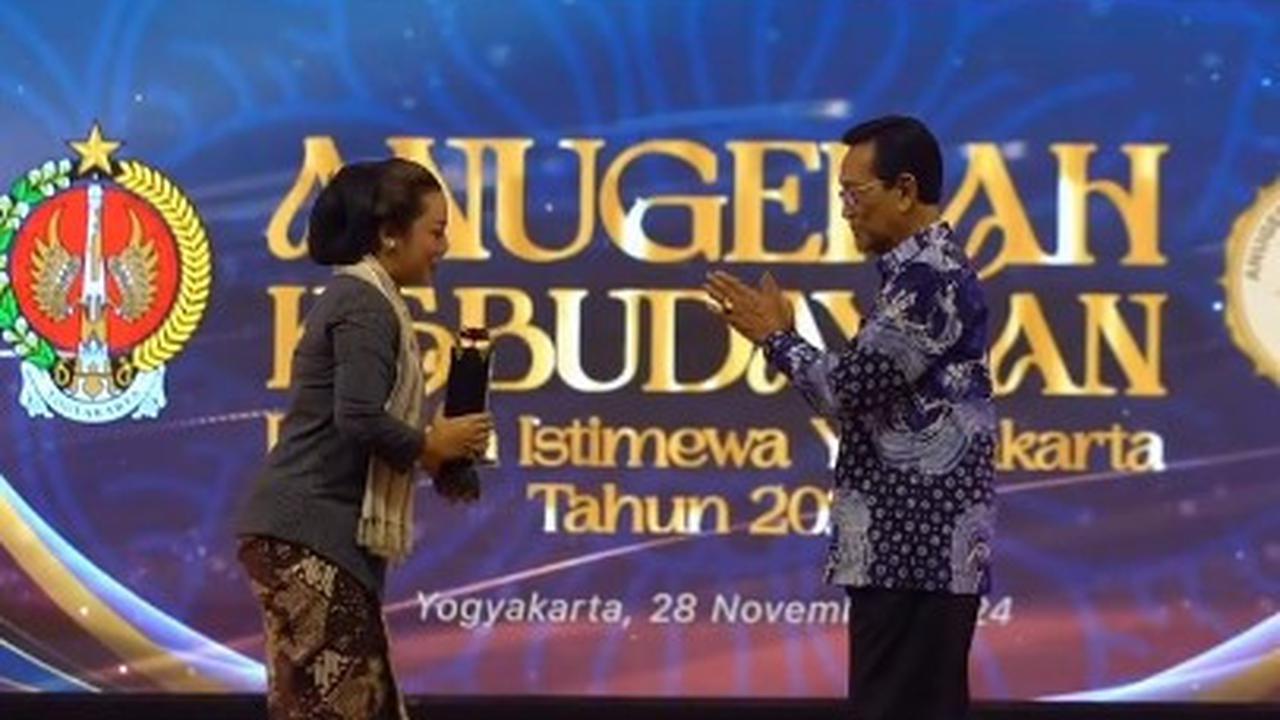 Sempat Ragu, Momen Soimah Dapat Penghargaan Upakarya Budaya - Banjir Selamat