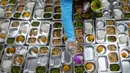 <p>Untuk diketahui, menu yang dihadirkan dan diolah di dapur untuk Makan Bergizi Gratis dikelola langsung oleh Satuan Pelayanan Pemenuhan Gizi (SPPG) yang ditunjuk Badan Gizi Nasional (BGN). (merdeka.com/Arie Basuki)</p>