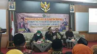 Ketua MUI KH Sirojul Munir dan unsur FKUB Garut dalam launcing Kampung Moderasi di kantor Kemeng Garut, Jawa Barat (Liputan6.com/Jayadi Supriadin)