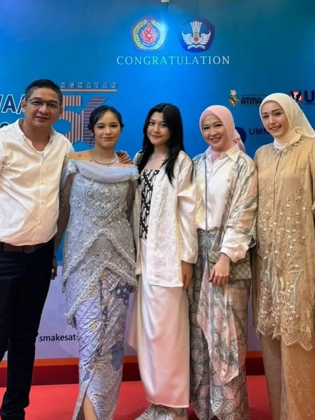 Shakiena Azalea Putri Pasha Ungu