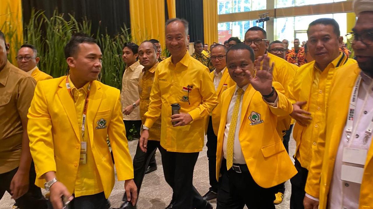 VIDEO: Bahlil Golkar ke Ade PDIP Pasangan Airin "Tak Perlu Tukar Baju Kuning, Kami Bangga Tetap Merah"
