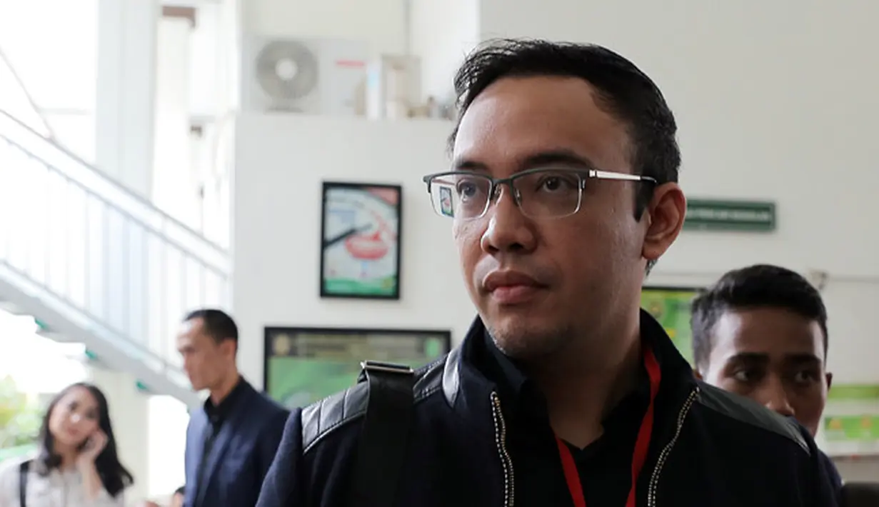 Agenda sidang adalah mediasi dari kedua belah pihak. Namun saat melakukan mediasi tersebut, terdengar sampai luar ruangan presenter tersebut teriak-teriak. (Deki Prayoga/Bintang.com)