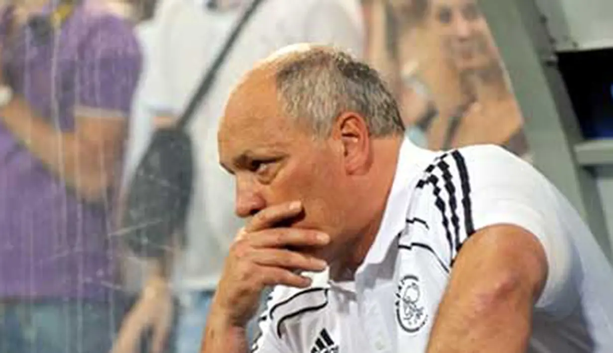 Ekspresi pelatih Ajax Amsterdam Martin Jol di laga play-off Liga Champions melawan FC Dynamo Kiev di Kiev, 17 Agustus 2010. AFP PHOTO / GENYA SAVILOV