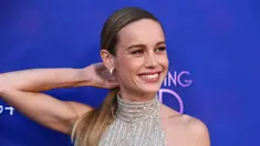 Produser eksekutif dan sutradara Brie Larson tiba pada pemutaran perdana 'Growing Up' di NeuHouse, Los Angeles, Amerika Serikat, 7 September 2022. Aktris Captain Marvel itu memamerkan tubuh langsingnya dalam balutan jumpsuit yang gemerlap. (Photo by Jordan Strauss/Invision/AP)