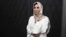 Saat ditemui di kawasan ICE BSD, perempuan yang biasa disapa mama Amy itu membantah dengan tegas terkait kabar perselingkuhan hingga nikah siri anaknya Raffi dengan penyanyi dangdut Ayu Ting Ting. (Nurwahyunan/Bintang.com)