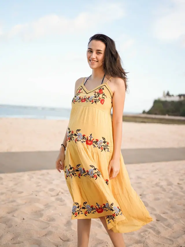 Hamil 26 Minggu, Ini 6 Potret Dahlia Poland Pamer Baby Bump