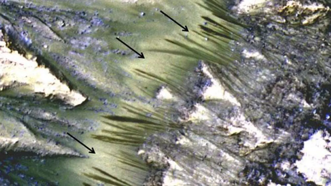 Benarkah Ini Aliran Air di Mars?
