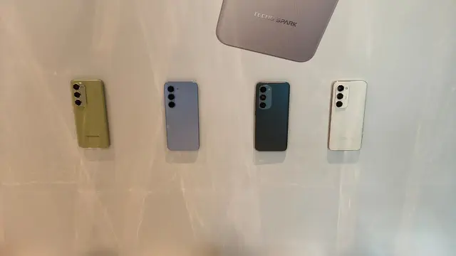 Varian Warna Tecno Spark 40 Pro saat acara peluncuran Tecno Spark 40 Pro series di Jakarta.