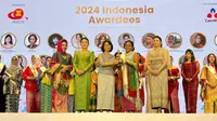 Rinawati Prihatiningsih, yang lebih dikenal sebagai Rina Zoet, menerima penghargaan prestisius AWEN Award di Kamboja.(Tim News).