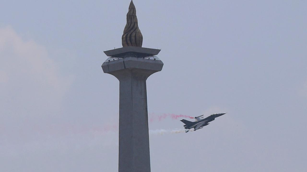 FOTO: Langit Jakarta Bergetar, Atraksi Udara Spektakuler Warnai HUT ke-80 RI