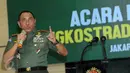 Pangkostrad Letjen Edy Rahmayadi menyampaikan keterangan pada acara Ramah Tamah di Makostrad, Jakarta, Selasa (30/8). Edy Rahmayadi siap bersaing dengan kandidat lain sebagai Bakal Calon Ketua PSSI periode 2016-2020. (Liputan6.com/Helmi Fithriansyah)