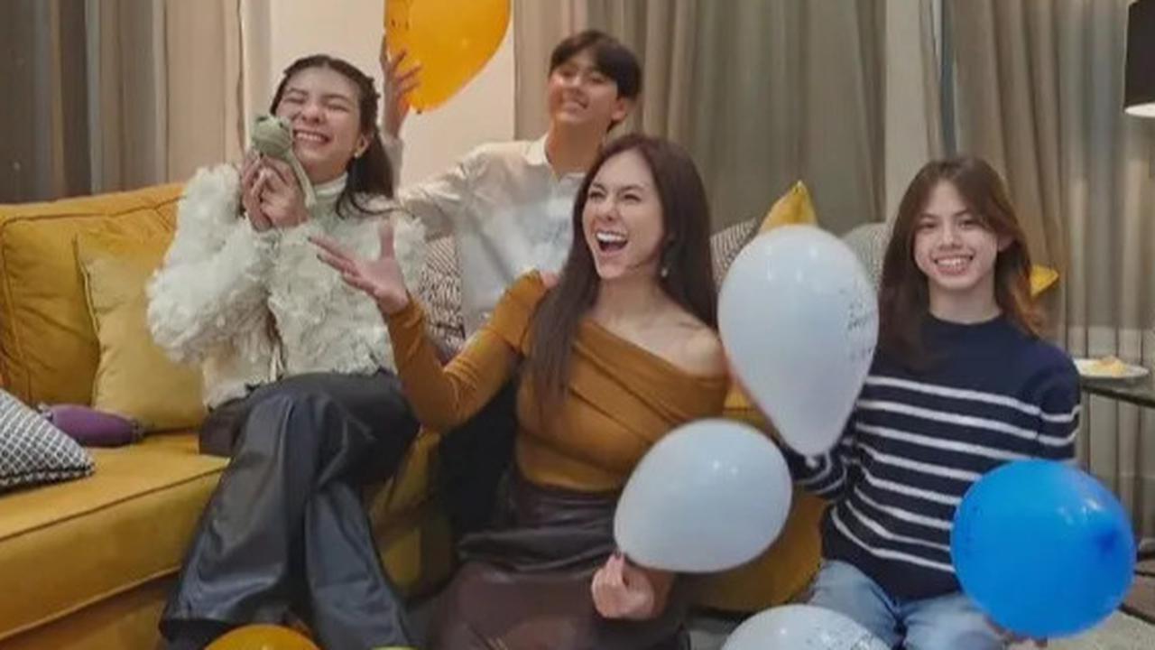6 Potret Wulan Guritno dan Anak-anaknya yang Bikin Baper, Serasa Sahabat Sejati