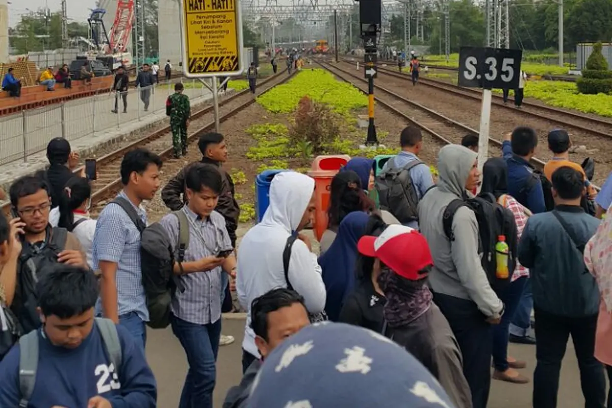 Suasana Stasiun Manggarai, Selasa (3/10/2017) pagi. (Foto: Gadis Abdul/Bintang.com)