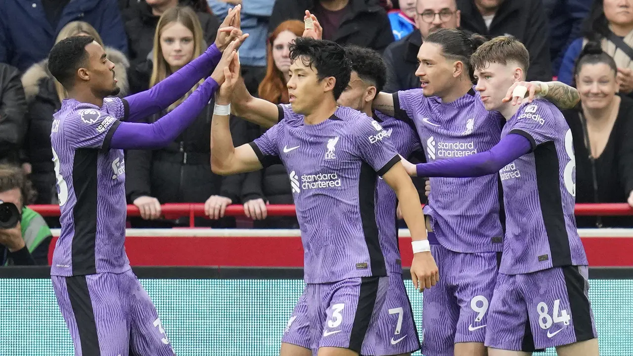 Selebrasi pemain Liverpool ketika hajar Brentford