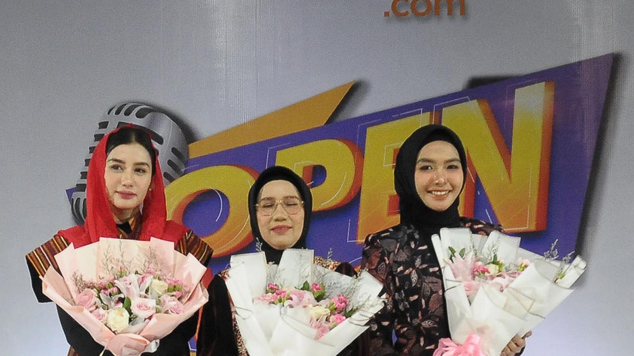 Lucunya Penampilan Istri Pejabat dalam Open Mic Merdeka