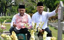 Potret Syaikhu-Ilham Habibie Ziarah Bersama ke Makam BJ Habibie Sebelum Daftar ke KPU Jabar Besok