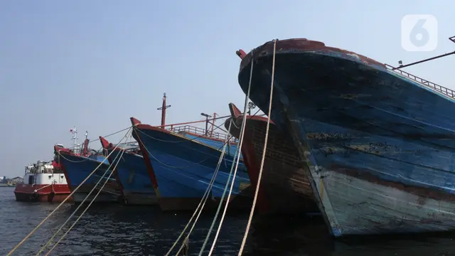 FOTO: Protes Kenaikan Tarif PNBP, Nelayan Muara Baru dan Angke Tidak Melaut