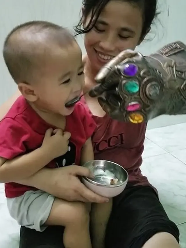 6 Potret Nyeleneh Emak-Emak Saat Asuh Anak Ini Bikin Geleng Kepala
