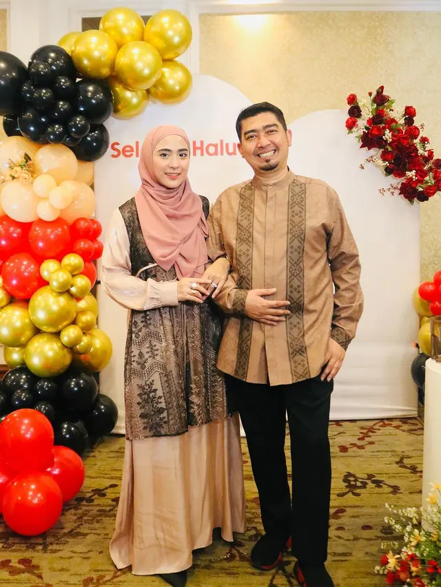Ustaz Solmed dan April Jasmine