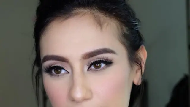 Ragam Makeup Look Marissa Nasution di Prewedding