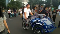 Hanafi Rais kayu becak listrik untuk dukung kebijakan Anies-Sandi (Liputan6.com/Ika)