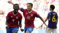 Pemain Timnas Kosta Rika, Keysher Fuller melakukan selebrasi usai mencetak gol ke gawang Timnas Jepang dalam laga matchday kedua Grup E Piala Dunia 2022 di Ahmad Bin Ali Stadium, Al Rayyan, Qatar, Minggu (27/11/2022) sore WIB. (AP/Francisco Seco)
