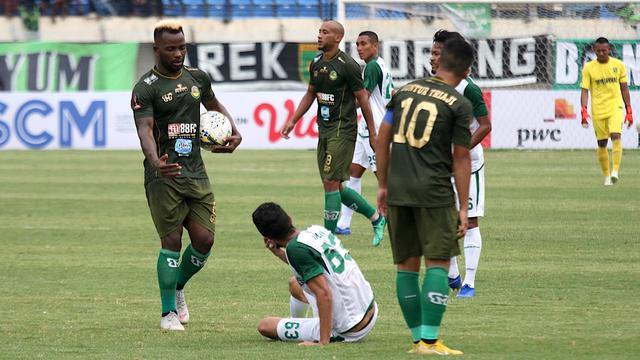 Gelandang Tira Persikabo, Parfait Essengue.