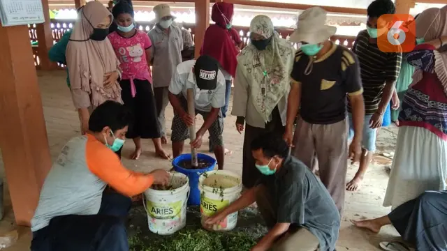 Demonstrasi pembuatan pestisida nabati di Kecamatan Dolo Selatan, Kabupaten Sigi
