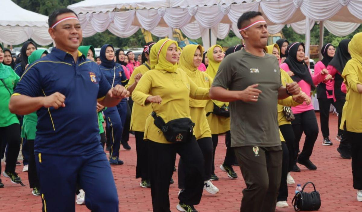 "Kegiatan olahraga bersama ini bukan sekadar ajang untuk meningkatkan kebugaran dan kesehatan," kata Budi.
