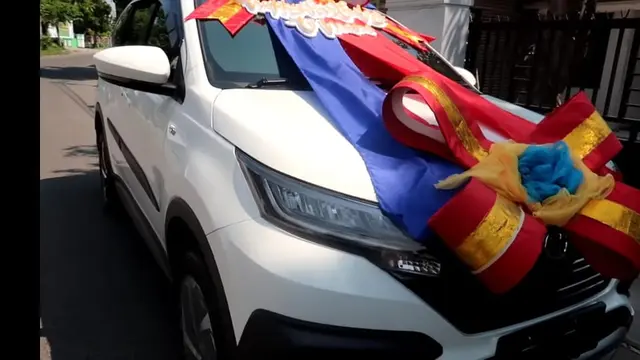 Kekeyi Beri Kejutan Ulang Tahun Berupa Mobil Mewah ke Ibunya, Ini 6 Momen Manisnya
