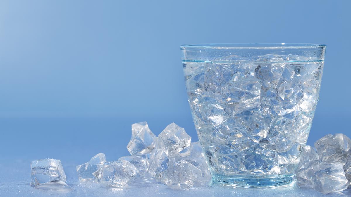 Segudang Manfaat Minum Air Dingin untuk Kesehatan, Fakta atau Mitos?