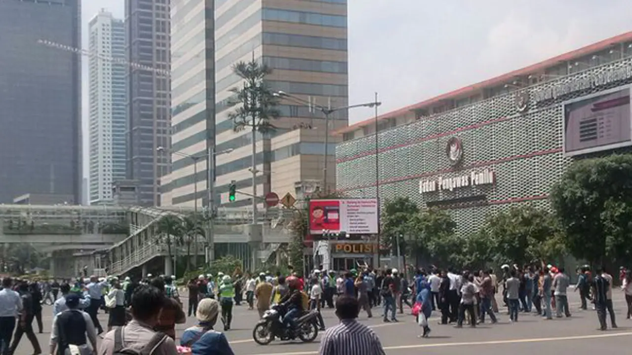 20160114-Foto-foto Ledakan di Pos Polisi Dekat Sarinah Thamrin-Jakarta