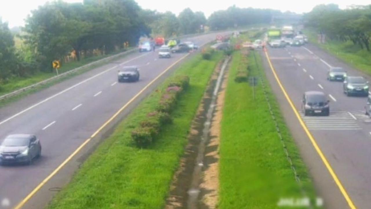 Arus Balik Lebaran: Petugas Terapkan Rekayasa One Way Tol Cipali Arah Jakarta