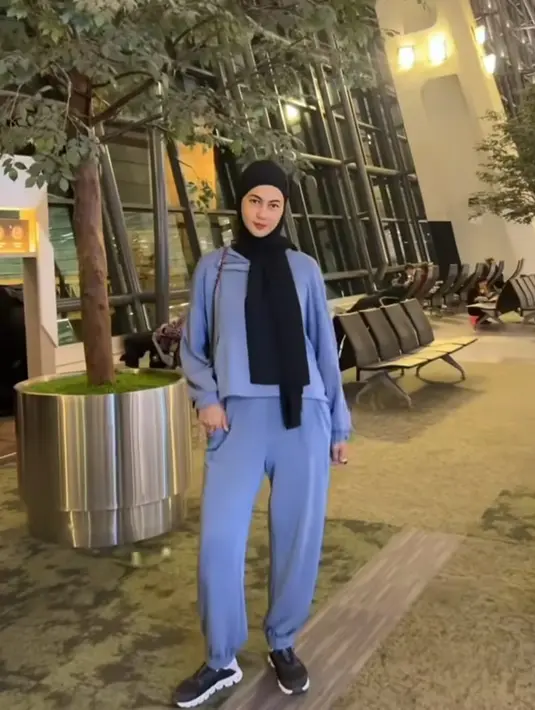 <p>Awalnya dia mengunggah foto saat masih berada di Terminal 3 Soekarno Hatta menunggu Boarding. (Foto: Instagram/ paula_verhoeven)</p>