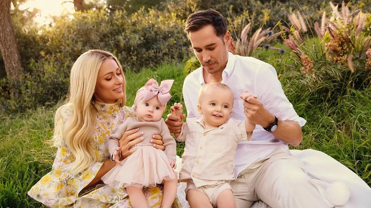 Paris Hilton Ungkap Wajah Bayi Perempuannya yang Lahir via Rahim Ibu Pengganti