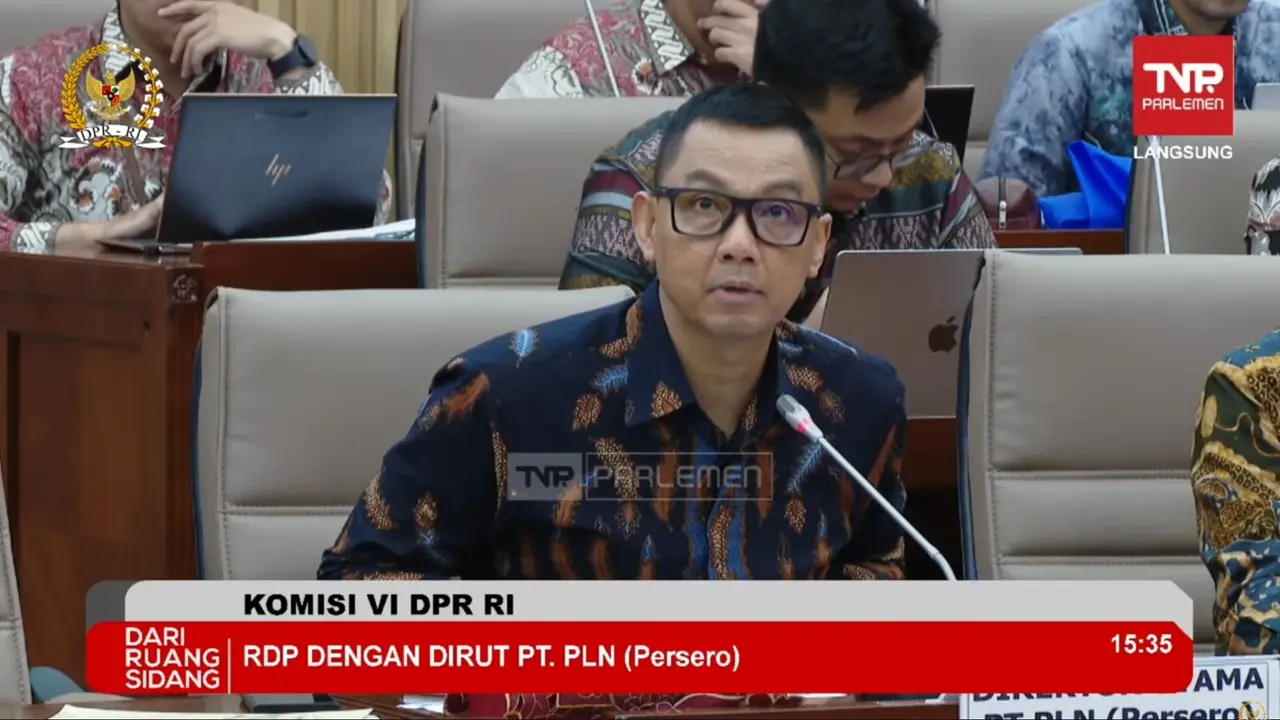 Direktur Utama PT PLN (Persero) Darmawan Prasodjo, dalam Rapat Dengar Pendapat dengan Komisi VI DPR RI, Rabu (3/4/2024). (Tira/Liputan6.com)