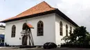 Suasana Gereja Sion yang berada di sudut Jalan Pangeran Jayakarta, Taman Sari, Jakarta Barat, Jumat (23/12/2022). Gereja Sion atau dikenal juga dengan nama Portygeesche Buintenkerk yang usianya mencapai 326 tahun. Namanya Gereja Portugis, bukan berati didirikan oleh orang Portugis, melainkan orang Belanda. Setelah Indonesia Merdeka, Portugreesche Buitenkerk berganti nama menjadi Gereja Portugis. (Liputan6.com/Johan Tallo)