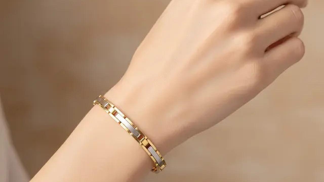 7 Gelang Emas 18K Kecil Bergaya Modern Vintage yang Lagi Tren di 2025