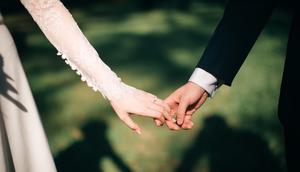 Atur segera pernikahan yang tertunda akibat virus corona. (Foto: Unsplash)