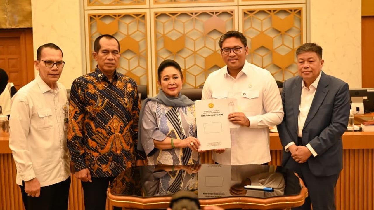Hentikan Impor Gula Rafinasi, Wamentan Sudaryono Tuai Apresiasi dari Komisi IV DPR RI