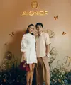 Pasangan yang kerap disebut sebagai salah satu power couple paling stylish ini tampil kompak dalam balutan outfit bernuansa netral yang terlihat effortless, modern, sekaligus elegan. [@luna maya].