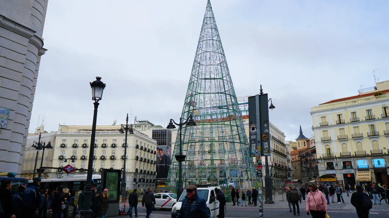 Puerta del Sol, kawasan ramai turis di kota Madrid