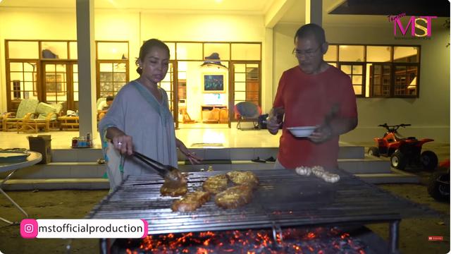 6 Potret Tampak Depan Vila Keluarga Mayangsari di Pulau Pribadi, Menghadap Pantai