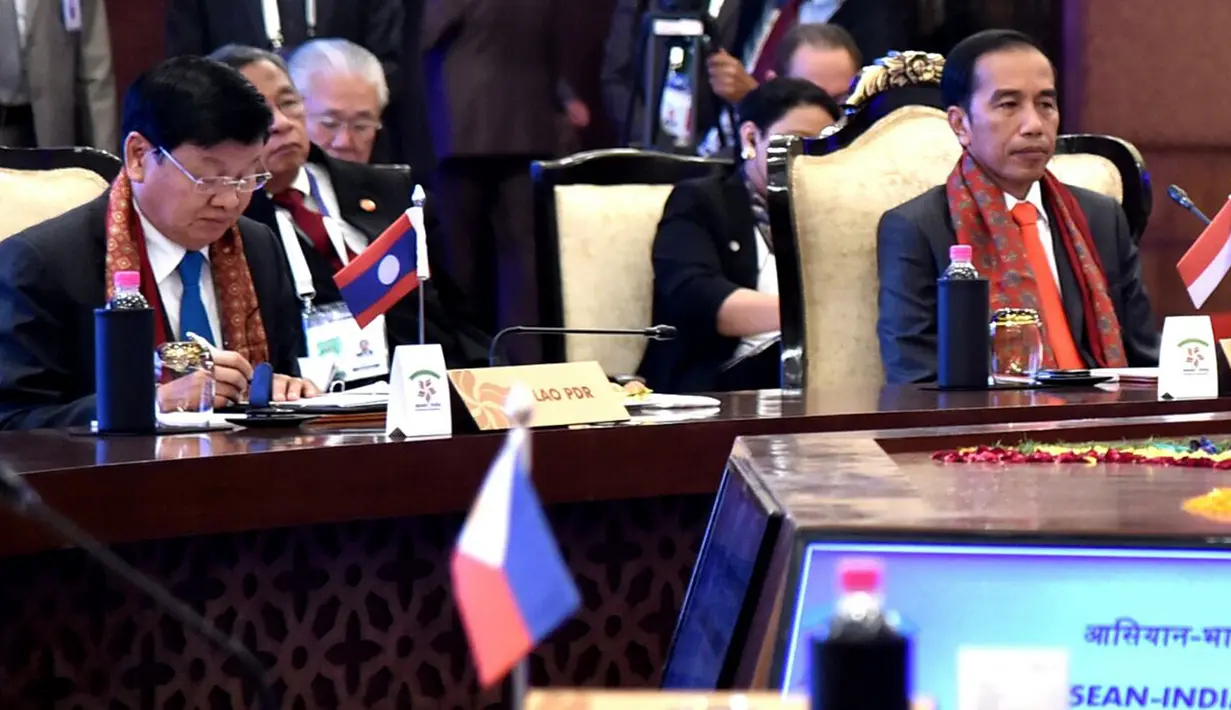 Presiden Joko Widodo (Jokowi) saat menghadiri Konferensi Tingkat Tinggi (KTT) ASEAN-India di Rasthrapati Bhawan, India, Kamis (25/1). KTT dalam rangka memperingati 25 tahun hubungan kerja sama antara India dengan anggota ASEAN. (Biro Pers Setpres)