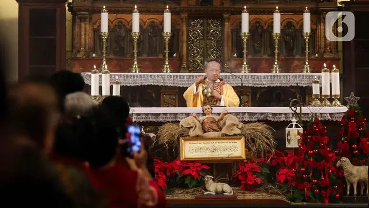 Khidmat, Misa Malam Natal di Gereja Katedral Jakarta