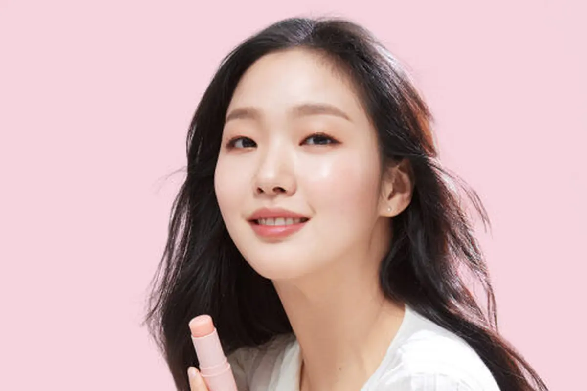 Terbaru di K-Beauty, Stik Multifungsi Bakal Jadi Tren Kecantikan 2022