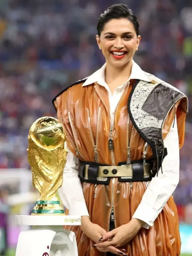 Bawa Trofi Piala Dunia 2022, Penampilan Artis India Deepika Padukone Dikritik