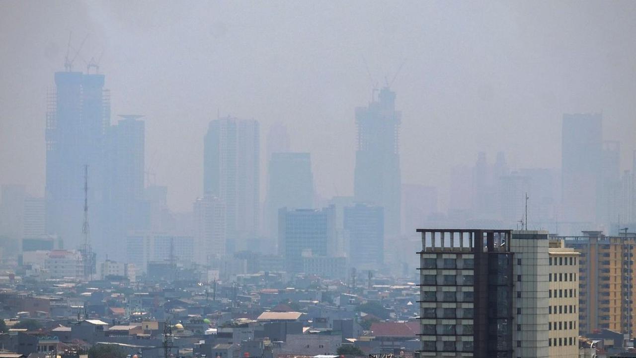 Koalisi Inisiatif Bersihkan Udara Kota dan Semesta (Ibukota) menyatakan, dalam dua bulan terakhir kualitas udara di Jakarta memburuk.