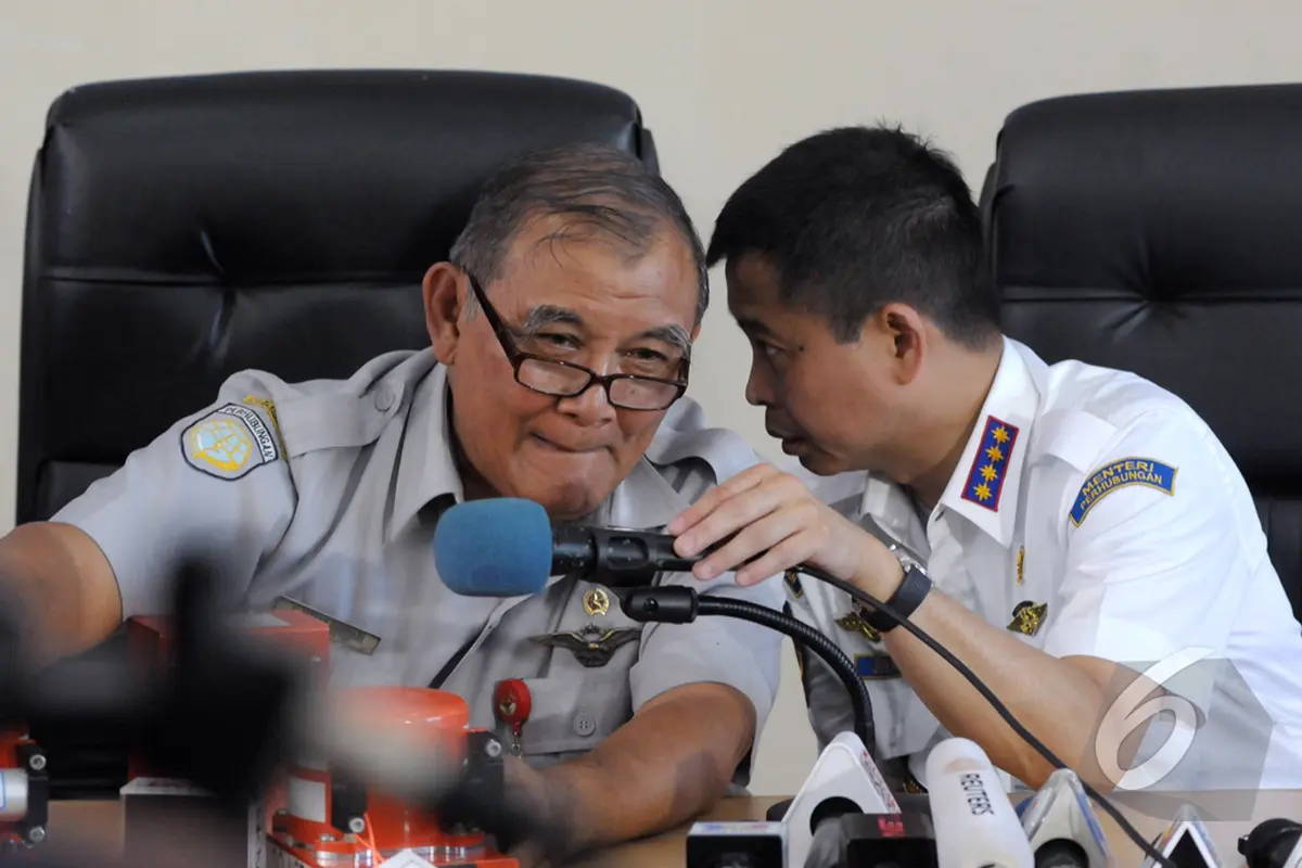 Menhub Tinjau Gudang Penyimpan Bangkai Ekor AirAsia QZ8501