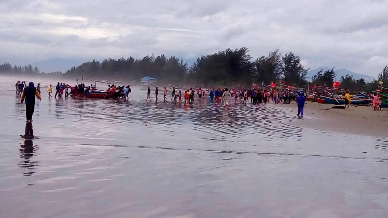  Dikepung Badai Samudra Hindia, 16 Nelayan Bengkulu Selamat 
